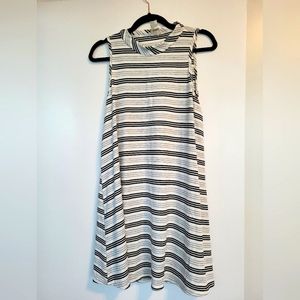 Mock neck swing dress, size small